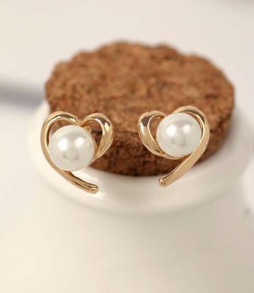 Big Simulated Pearl Golden Fashion Heart Shaped Stud Earrings   ED0152   (K6801)