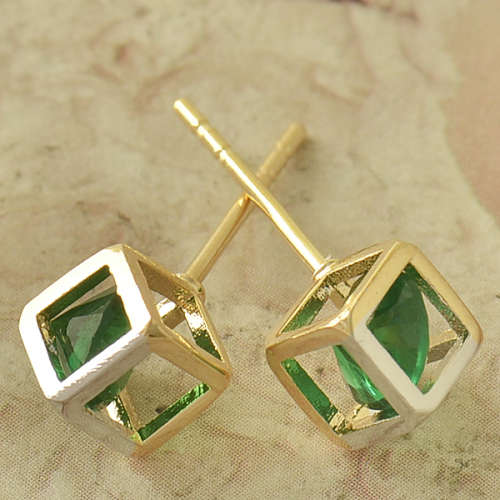 Pretty Green Stud Earrings    (A107*)