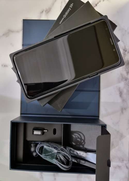 Samsung Galaxy S9+ 128GB Mint Condition w fast charger, new screen protector and flip cover