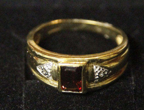 Brilliant Red Garnet & Diamond Ring Set In 9ct Yellow Gold