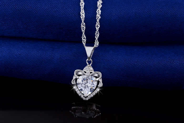 1.8 Carat Love Heart Austrian Crystal Pendant Necklace