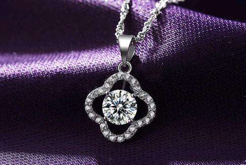 4 Leaf Clover Pendant Necklace With Austrian Crystal