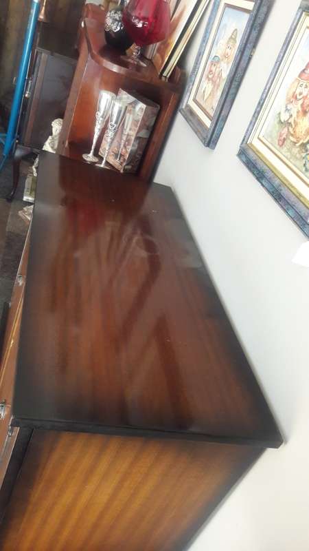 Vintage TV Cabinet with Queen anne legs - Stunning