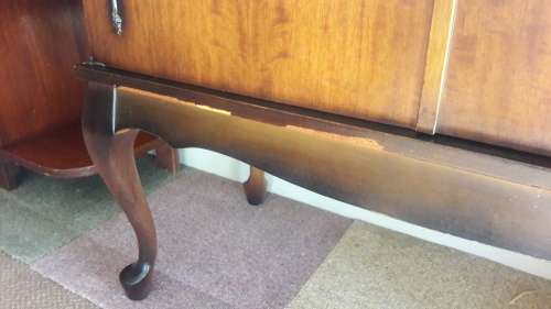 Vintage TV Cabinet with Queen anne legs - Stunning