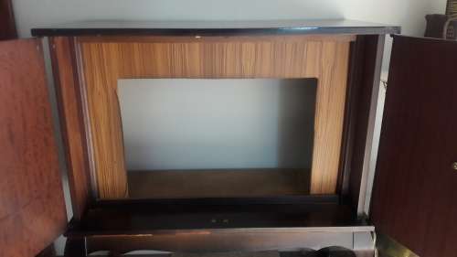 Vintage TV Cabinet with Queen anne legs - Stunning