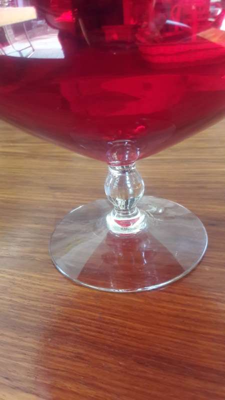 STUNNING Red glass vase - 21cm high - Perfect condition
