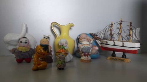 Joblot of mixed porcelain and ceramic miniature ornaments