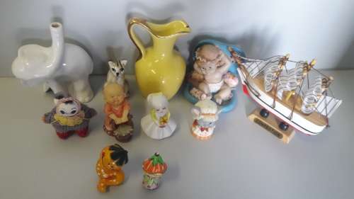 Joblot of mixed porcelain and ceramic miniature ornaments