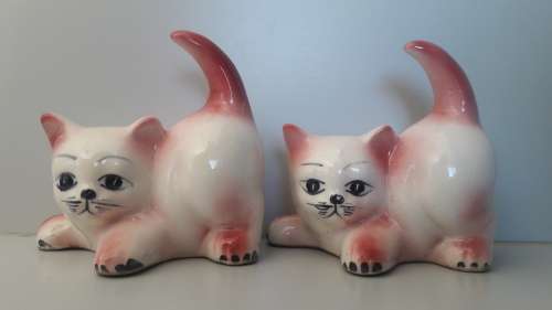 Vintage pair of ceramic cats