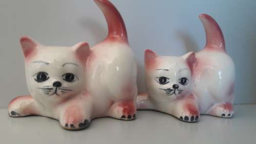 Vintage pair of ceramic cats