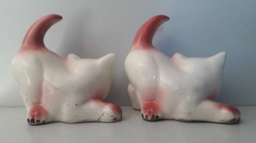 Vintage pair of ceramic cats