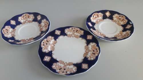 Royal Albert - Heirloom - Saucers and Side plate