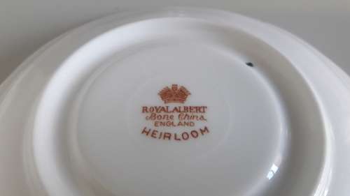Royal Albert - Heirloom - Saucers and Side plate