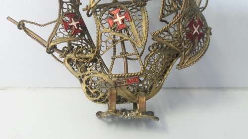 Stunning brass ship with beautiful detail