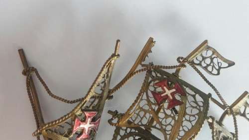 Stunning brass ship with beautiful detail