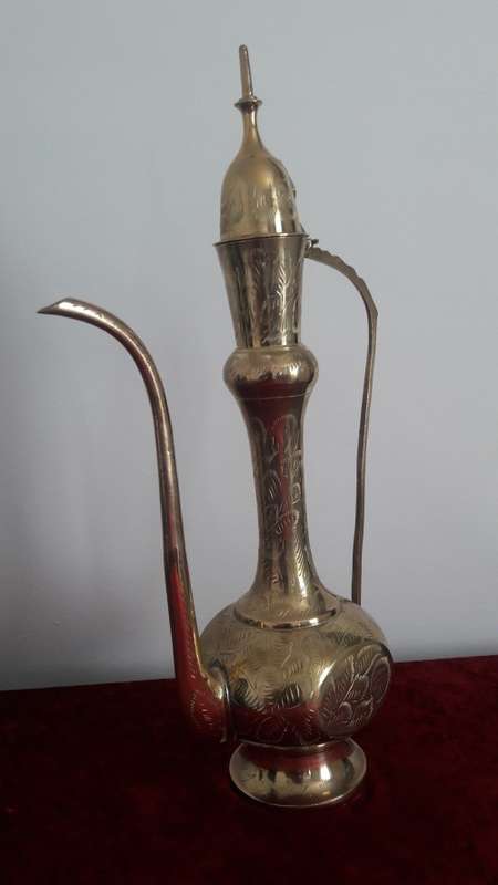 Large brass Indian kettle/ornament - +-46cm Height