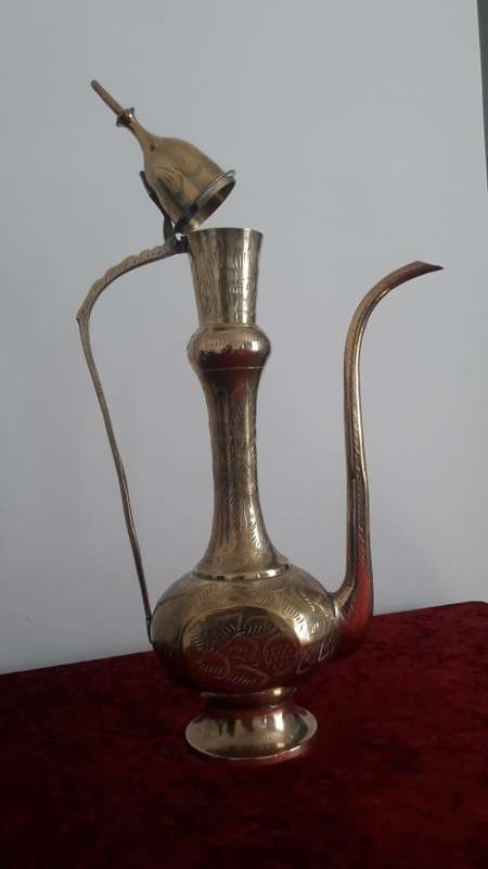 Large brass Indian kettle/ornament - +-46cm Height