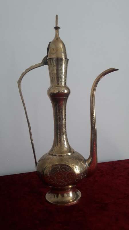 Large brass Indian kettle/ornament - +-46cm Height