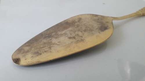 Stunning 20 carat GOLD plated cake lifter