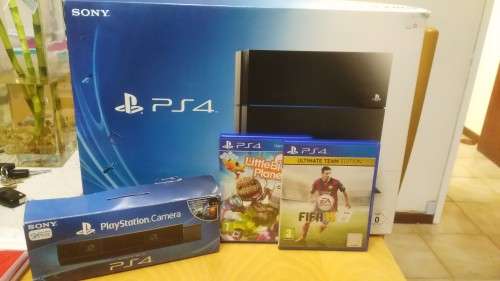 PLAYSTATION 4 PLUS 6 GAMES AND CAMERA!!