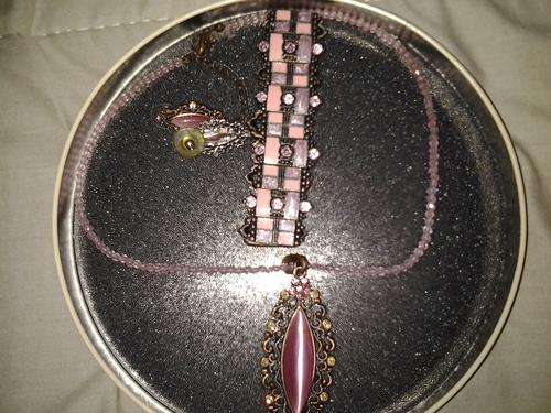 very nice necklace,braclet and earings-honey