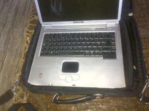 laptop with carrier bag-fair wear on keybord area-works fine but screen doesn't work