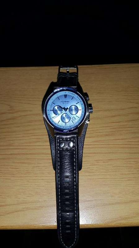 mens fossil watch not a mark or scratch-need new battery