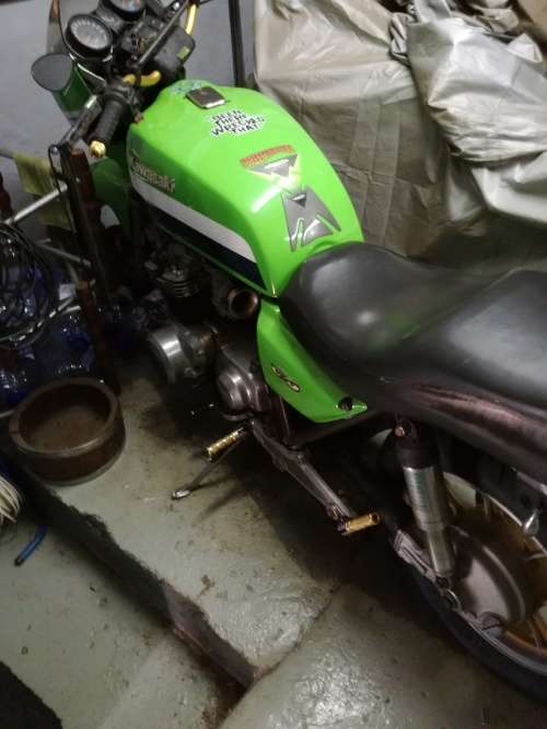 1980's kawasaki 1000cc looks almost new and almost never been used.in storage under cover for 8years