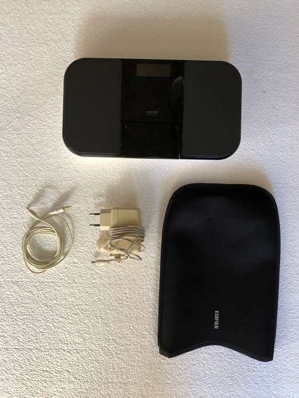 EDIFIER portable speaker system for iPod and FM radio