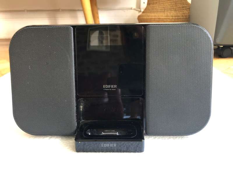 EDIFIER portable speaker system for iPod and FM radio