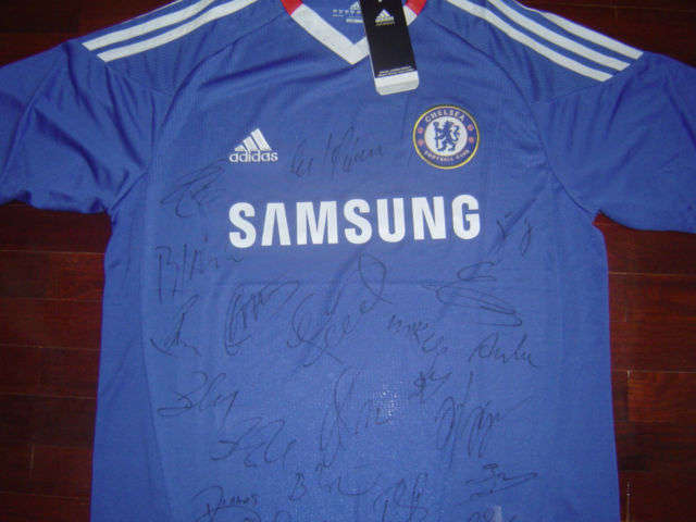 Chelsea F.C soccer jersey hand signed by squad of the 2010-11 season inc C.O.A
