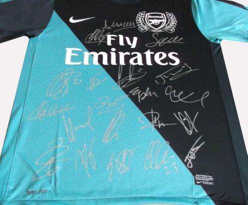 11/12 Team signed Aresenal f.c soccer shirt inc van Persie, Wallcott + coa
