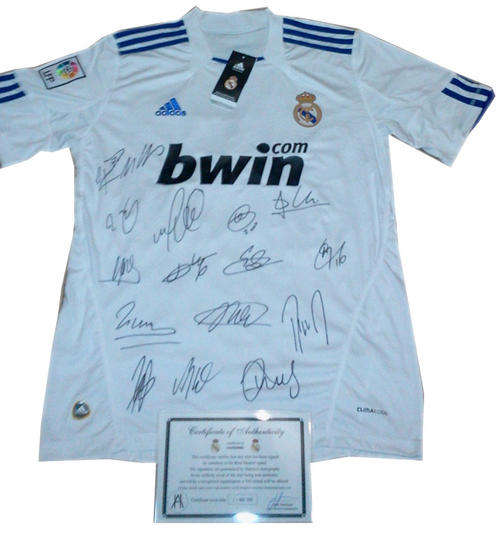 2010 / 2011 Real Madrid team signed