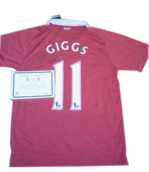 Manchester United Ryan Giggs signed + COA & includes speed service postage