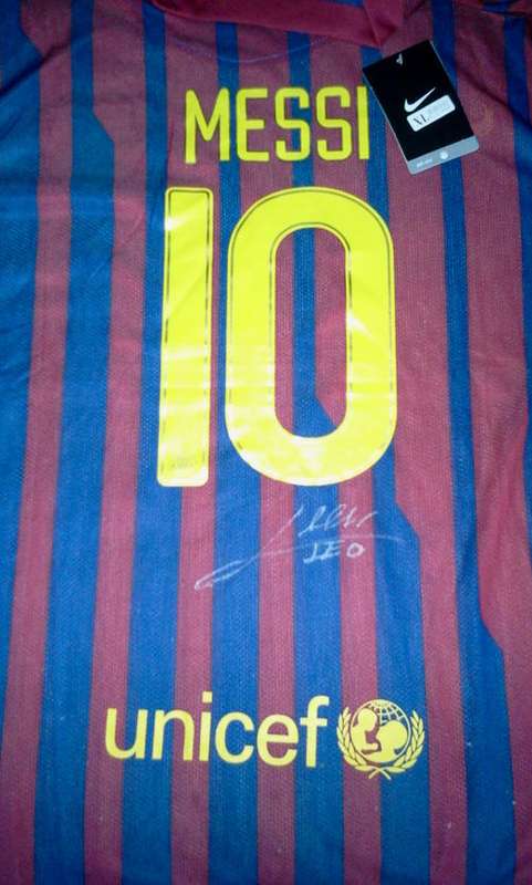 LIONEL MESSI AUTOGRAPHED BARCELONA JERSEY 11/12 + C.O.A