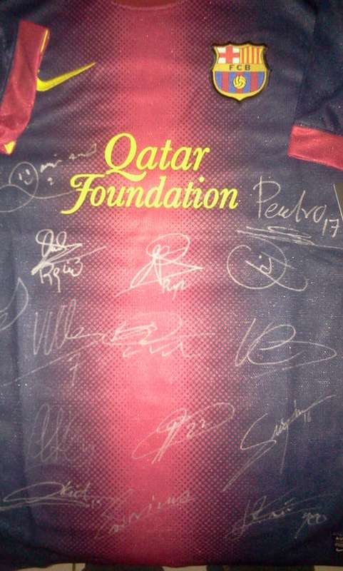 BARCELONA HOME 12/13 TEAM SIGNED JERSEY + COA