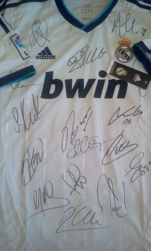 REAL MADRID HOME 12/13 TEAM SIGNED JERSEY + C.O.A.