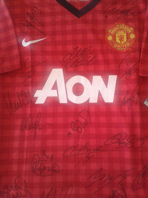 Manchester United Team Signed Jersey + C.O.A.