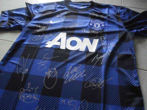 Manchester United Team Signed 13/14 Away Jersey + C.O.A.