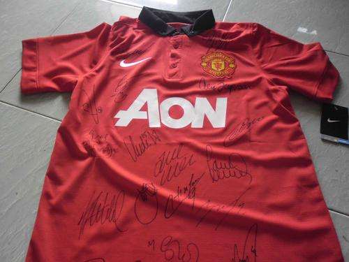 Manchester United Team Signed 13/14 Home Jersey + C.O.A.