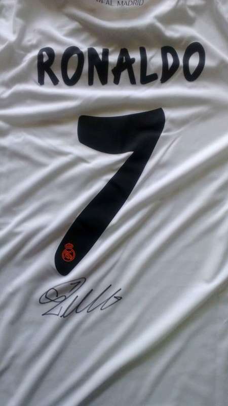 Real Madrid Cristiano Ronaldo Home signed Soccer Jersey +COA