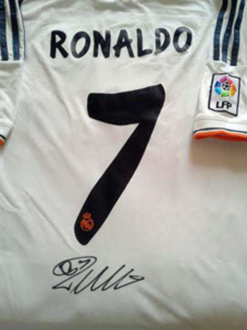 Real Madrid Cristiano Ronaldo Home signed Soccer Jersey +COA