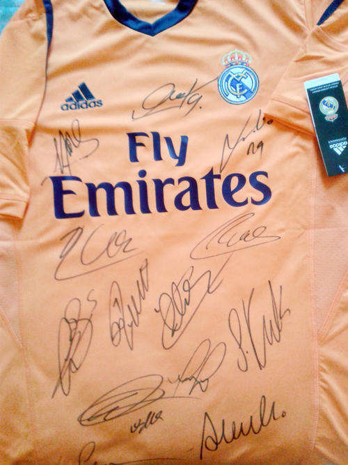 REAL MADRID 13/14 TEAM SIGNED JERSEY + C.O.A.