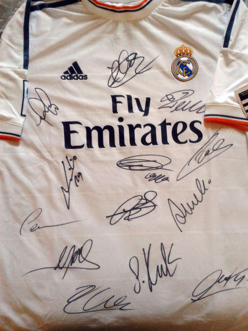 REAL MADRID 13/14 TEAM SIGNED JERSEY + C.O.A.
