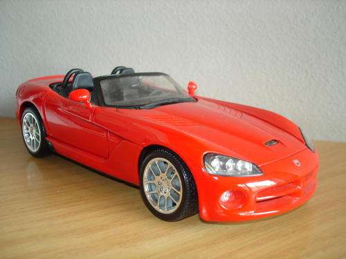 1:18 DIE CAST MODEL: Dodge Viper