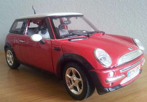 MINI COOPER 2001 - (1:18)