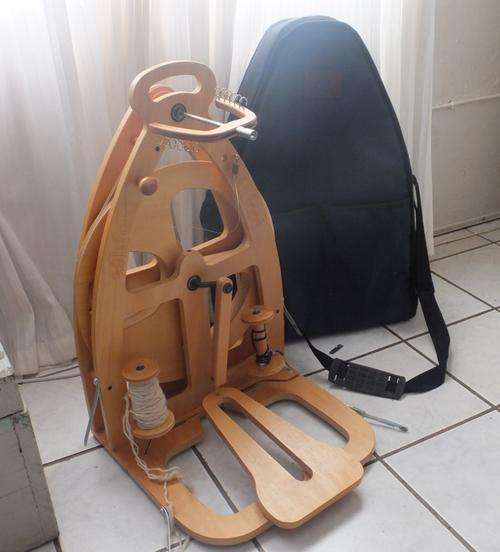 ASHFORD SPINNING WHEEL WITH CARRY BAG AND INSTRUCTION BOOK