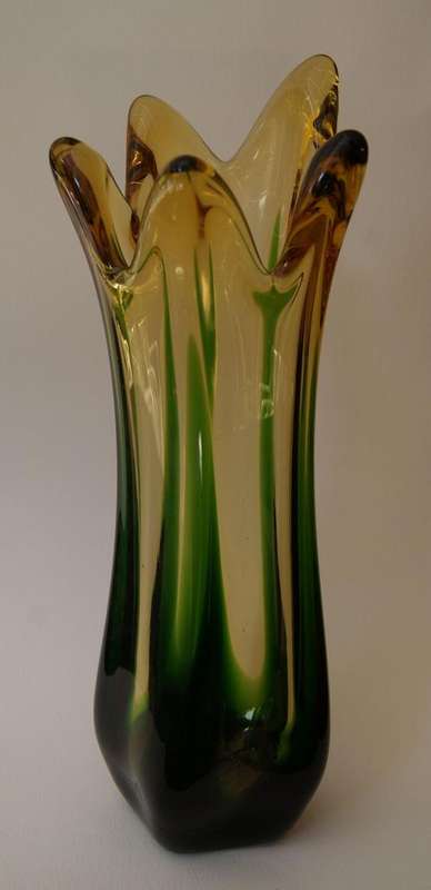 SPECTACULAR DESIGN MURANO VASE