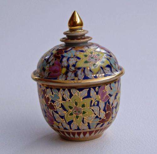 VERY SMALL BENJARONG BOWL AND LID