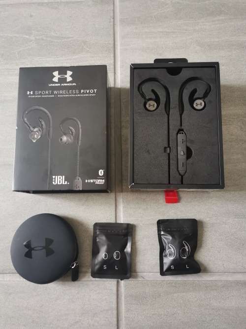 JBL Under Armour Sport Wireless Pivot +2 ipods